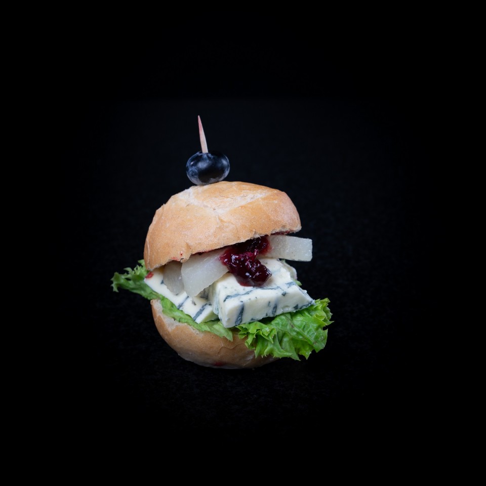 Mini-Burger mit Blauschimmelkäse und Preiselbeeren online kaufen | Mini ...