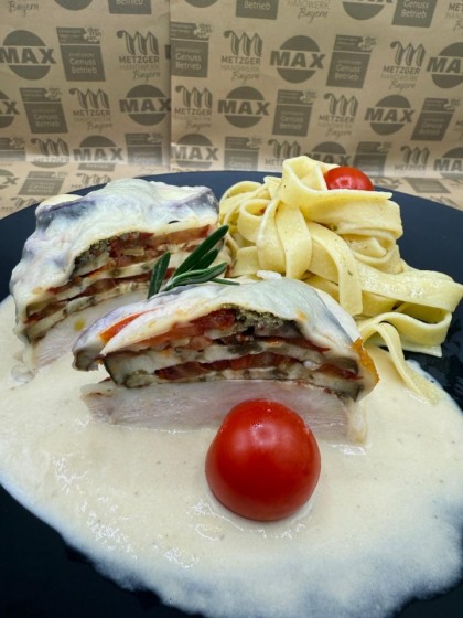 Hähnchen: frische Hähnchenbrust / Orangen-Rosmarin-Soße / Aubergine / Tagliatelle