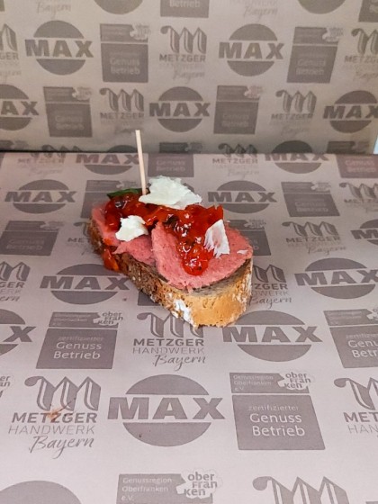 Rindfleischwurstbruschetta