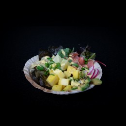 Mango-Power-Bowl: Lachs / Lachs-Dip / Mango / Avocado / Zucchini <br />
Feldsalat / Radieschen / Frühlingszwiebeln / Couscous - Ansicht 