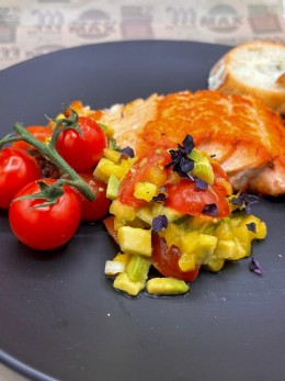 Ofenlachs / Mango-Avocado-Salsa / Steinofen Baguette - Ansicht 