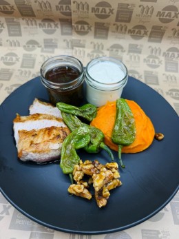 Schwein: Secreto vom Strohschwein / Ajoli / Chimichurri / karamellisierte Walnüsse / Pimientos / Süßkartoffelpüree - Ansicht 